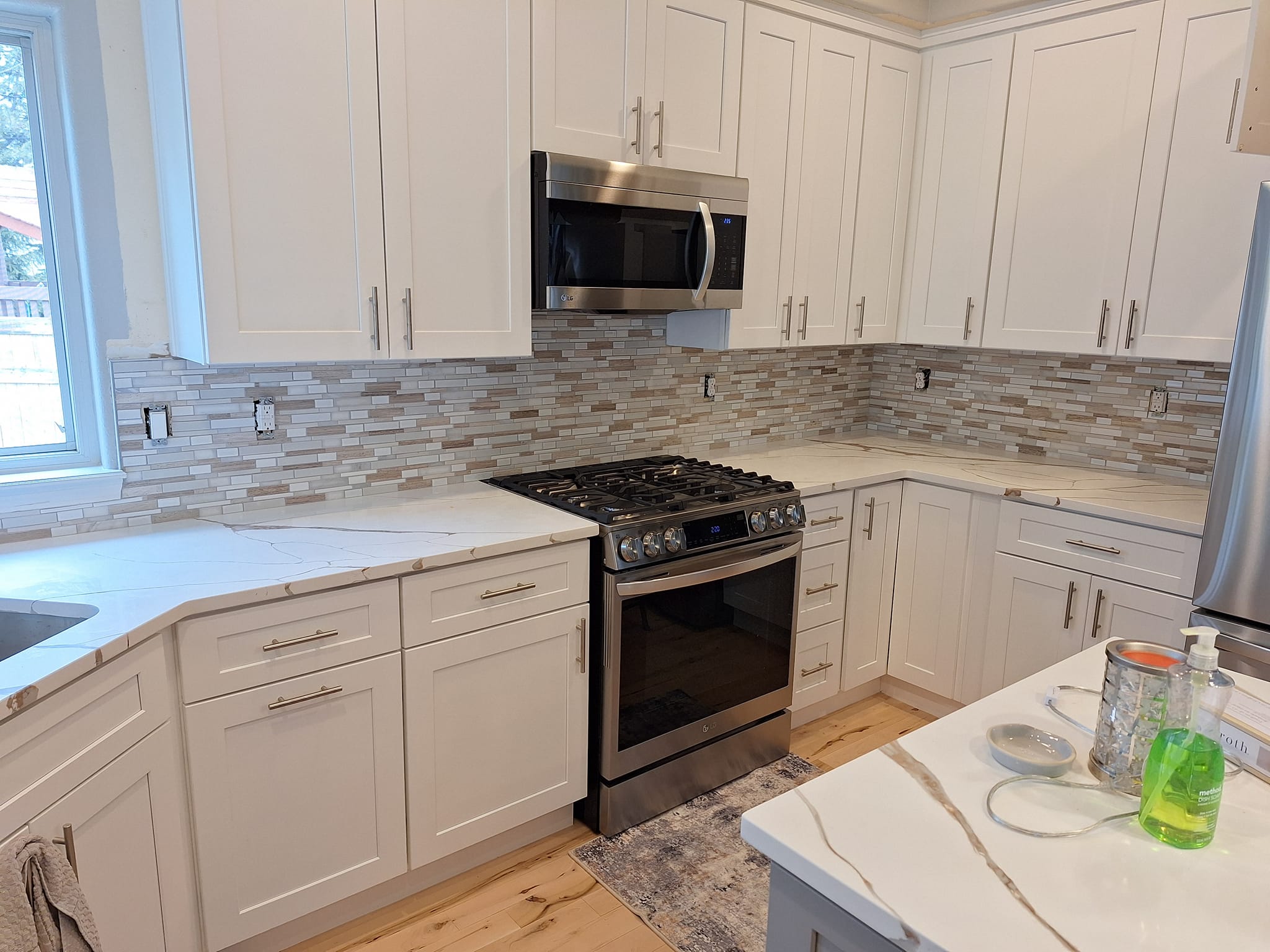Kitchen after remodeling with new backsplash